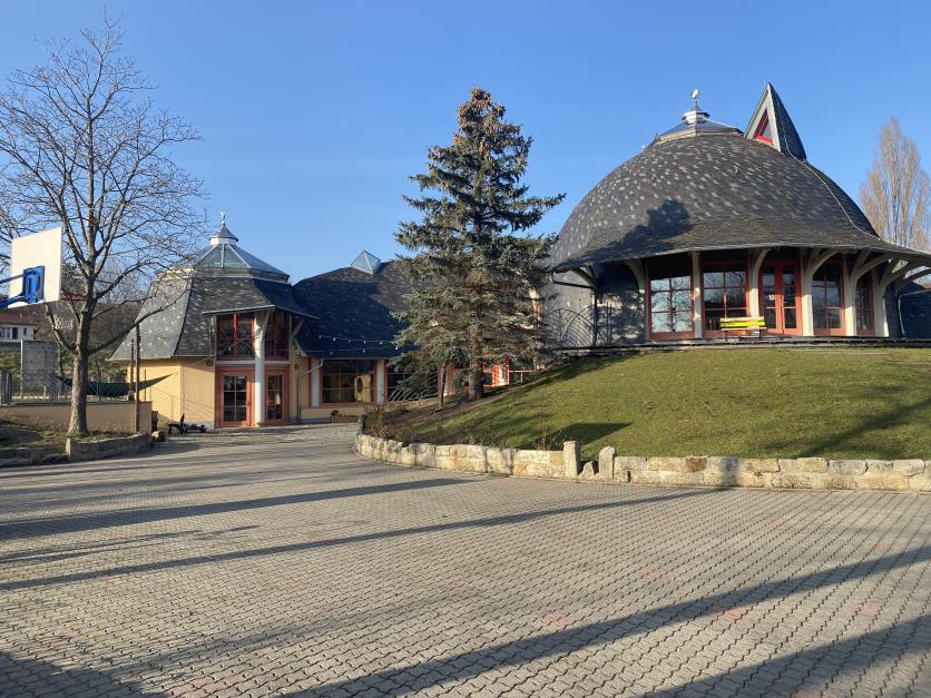 Kinder- und Jugendhaus "Schieferburg" Gruna, Liebstädter Straße 29, 01277 Dresden Kinder- und Jugendhaus "Schieferburg" Gruna, Liebstädter Straße 29, 01277 Dresden